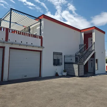 Apartament Neiras *