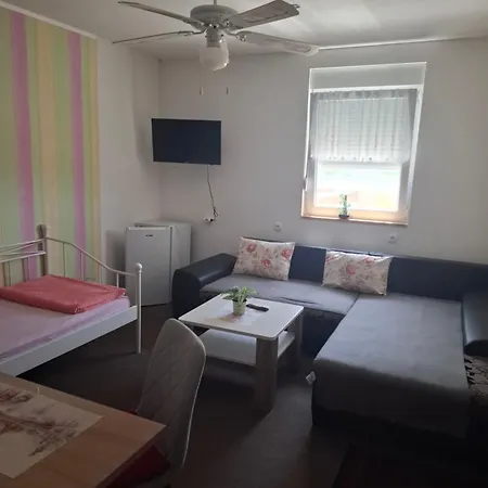 Apartament Neiras *